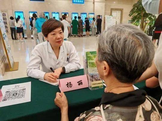 点赞！32位省市名医大咖齐聚珠海“中医药一条街”